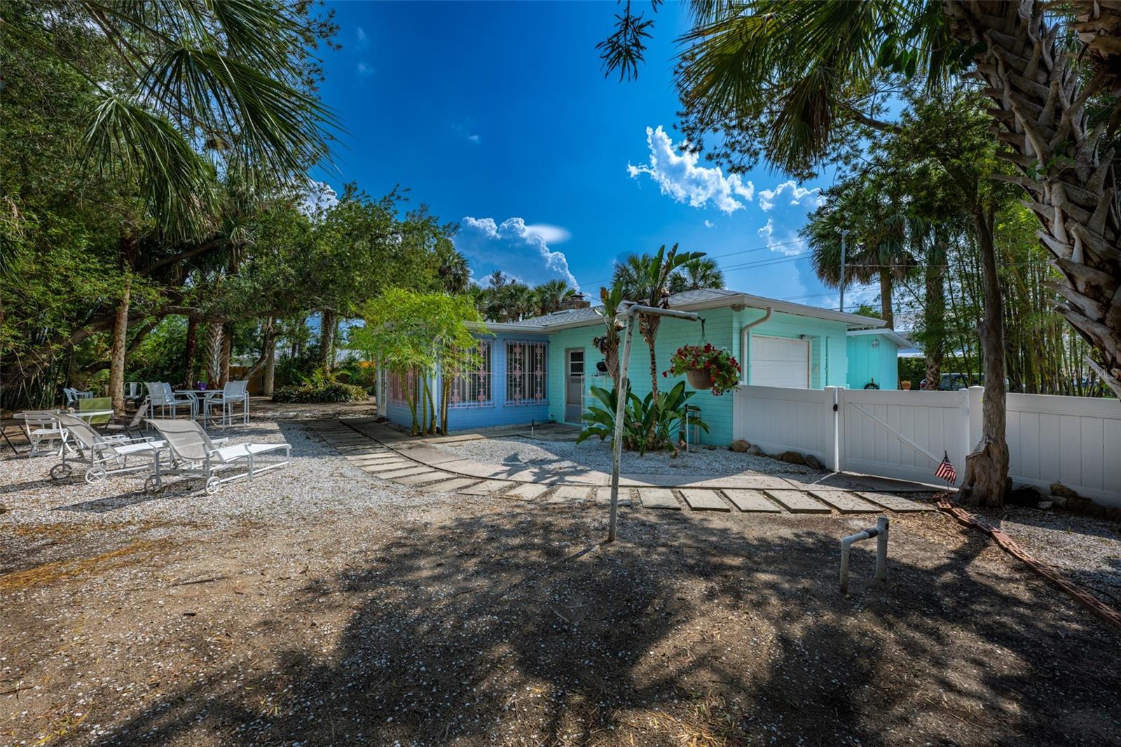 705 N PENINSULA AVE, NEW SMYRNA BEACH, FL, 32169