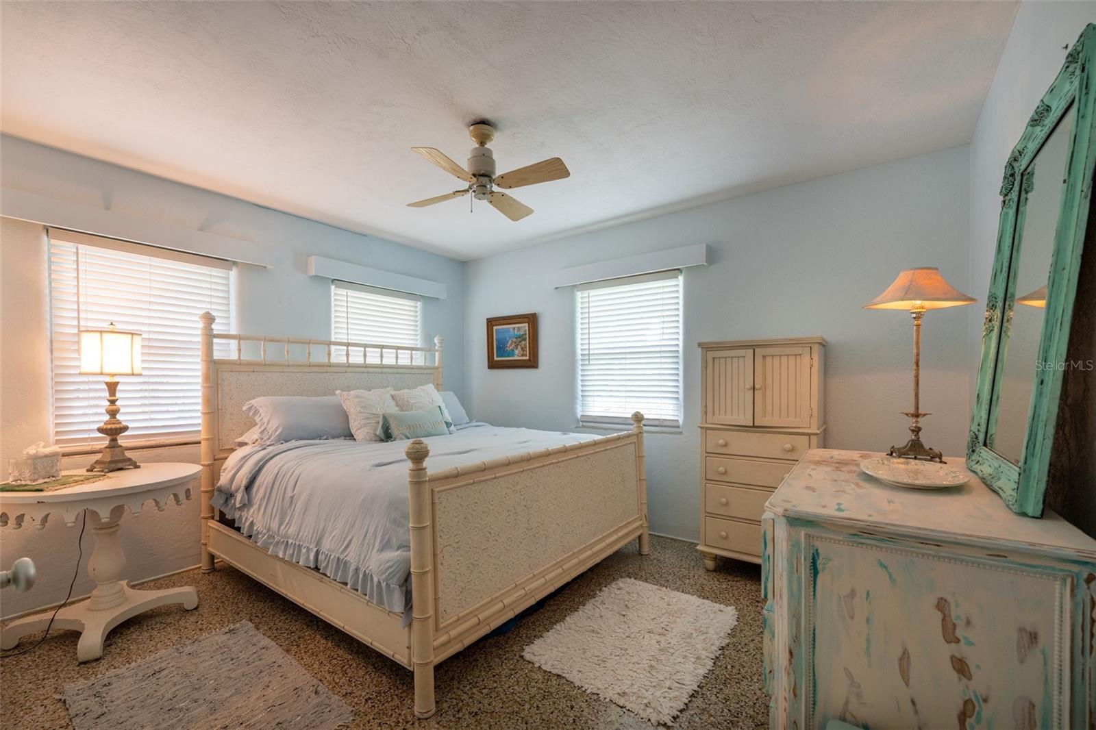 705 N PENINSULA AVE, NEW SMYRNA BEACH, FL, 32169