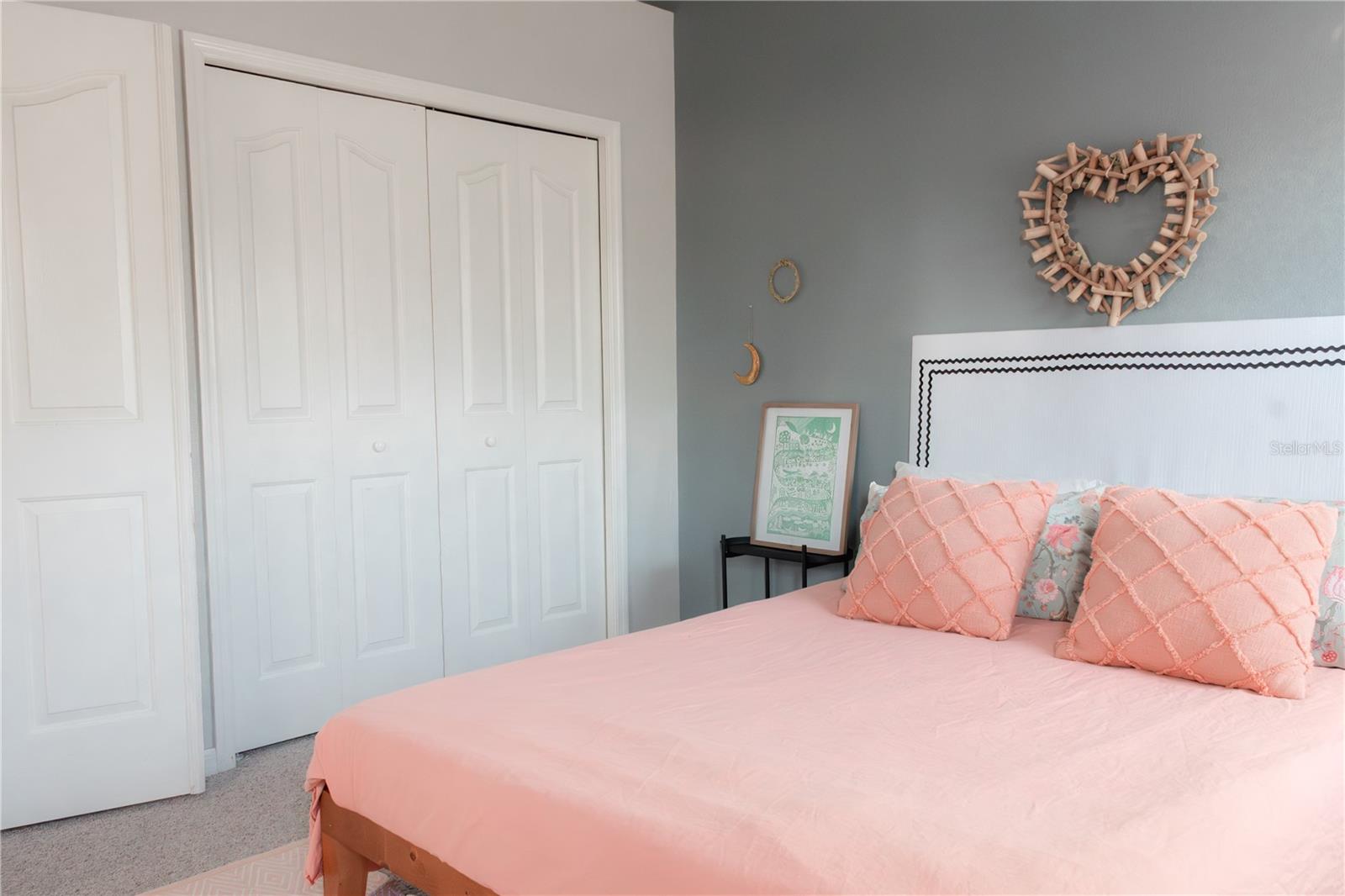 3033 POINTEVIEW DR, TAMPA, FL, 33611