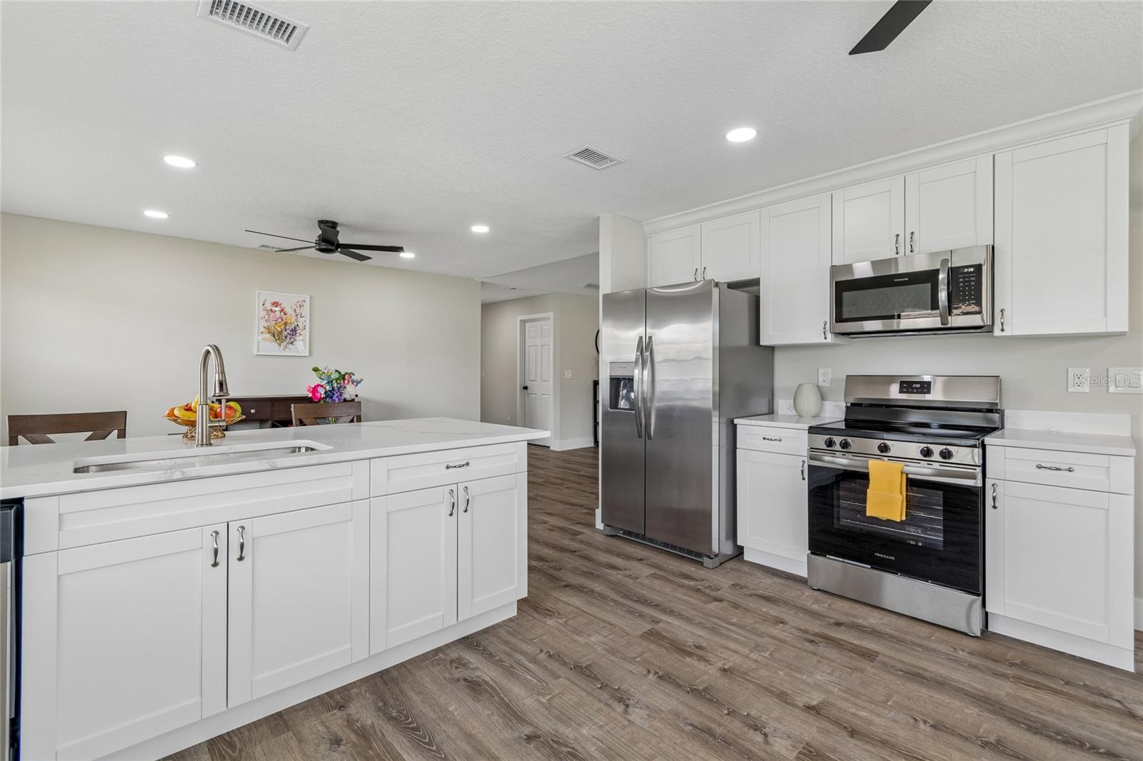 1915 W DEL WEBB BLVD, SUN CITY CENTER, FL, 33573