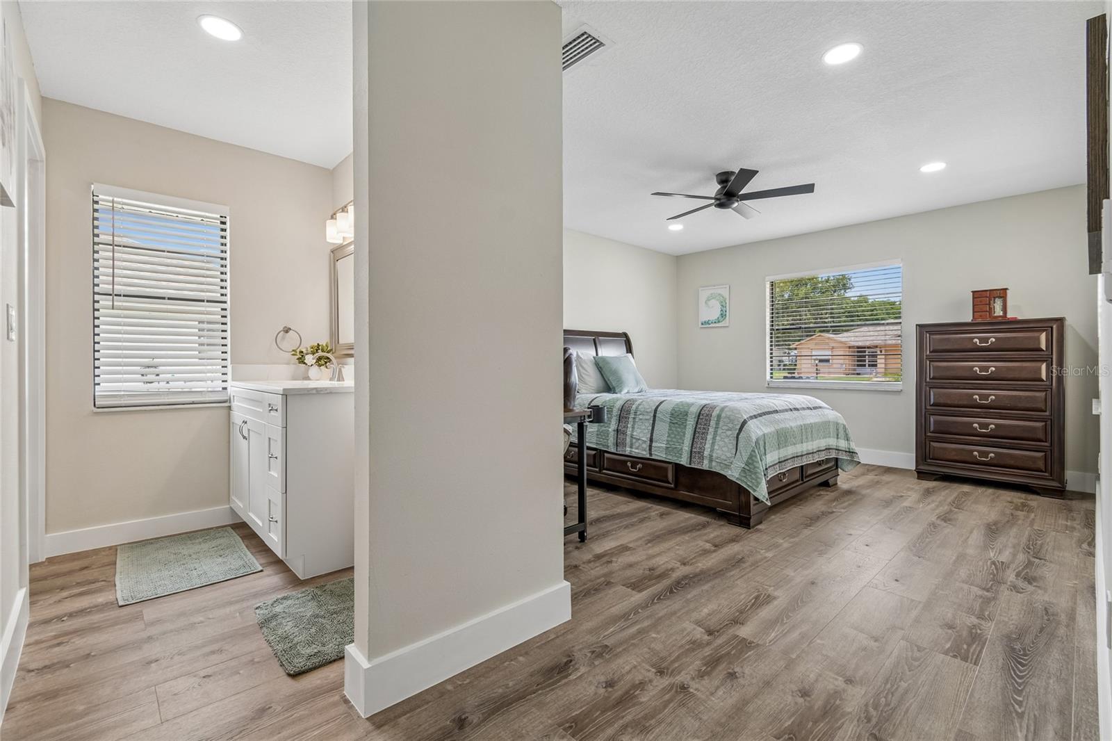 1915 W DEL WEBB BLVD, SUN CITY CENTER, FL, 33573