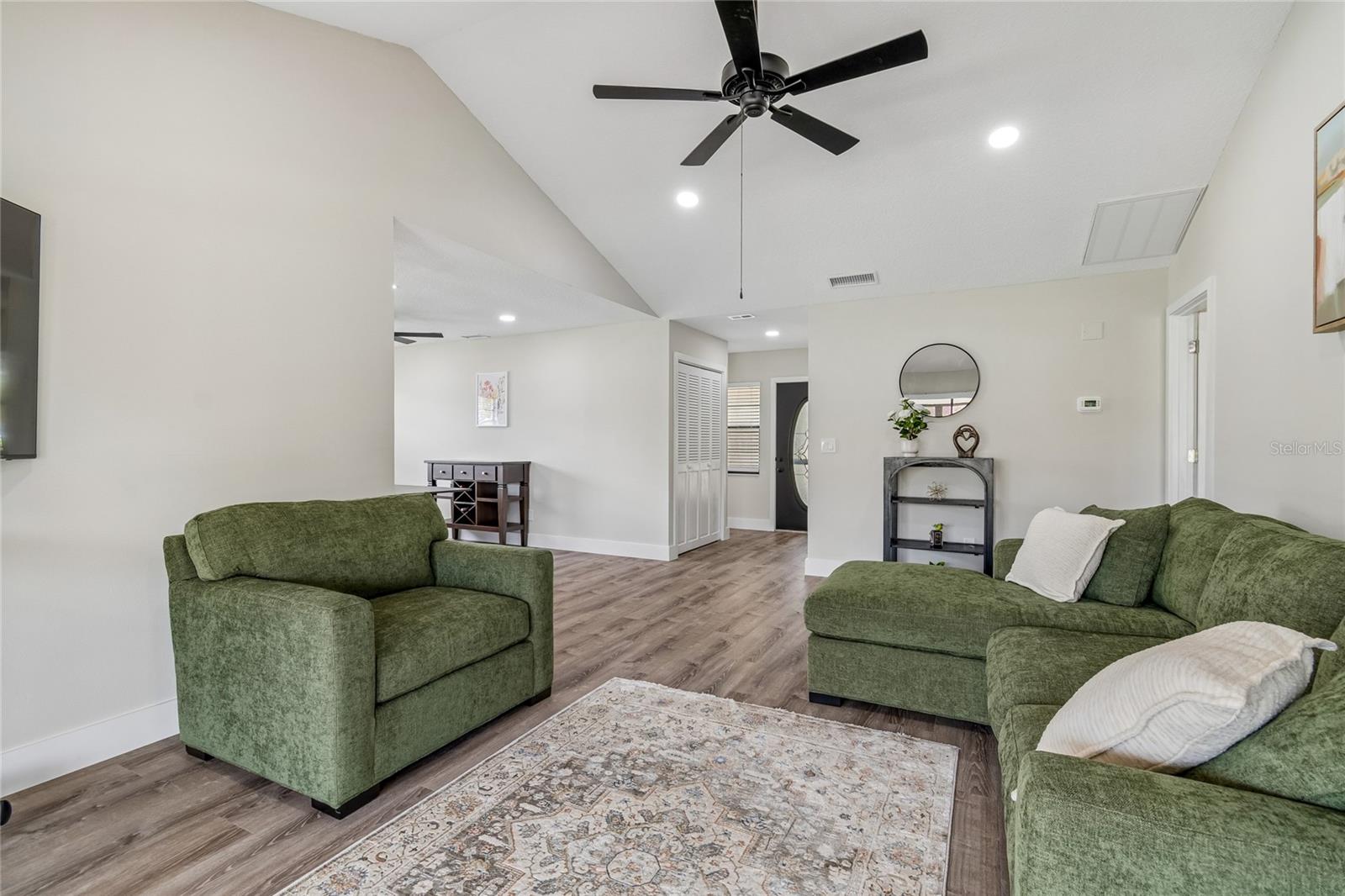 1915 W DEL WEBB BLVD, SUN CITY CENTER, FL, 33573