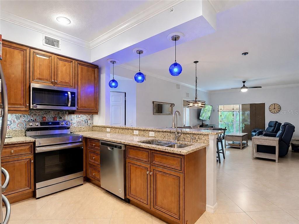 1051 WINDING PINES CIR #105, CAPE CORAL, FL, 33909