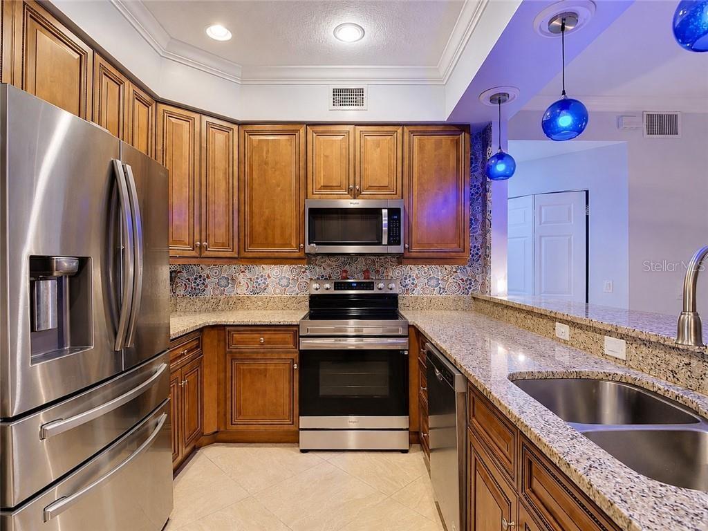 1051 WINDING PINES CIR #105, CAPE CORAL, FL, 33909