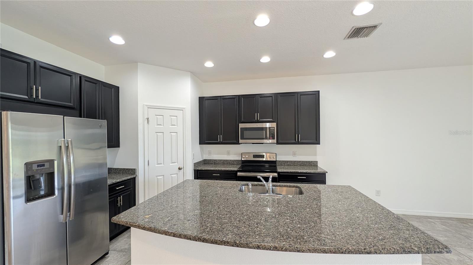 7046 GRAND ELM DR, RIVERVIEW, FL, 33578