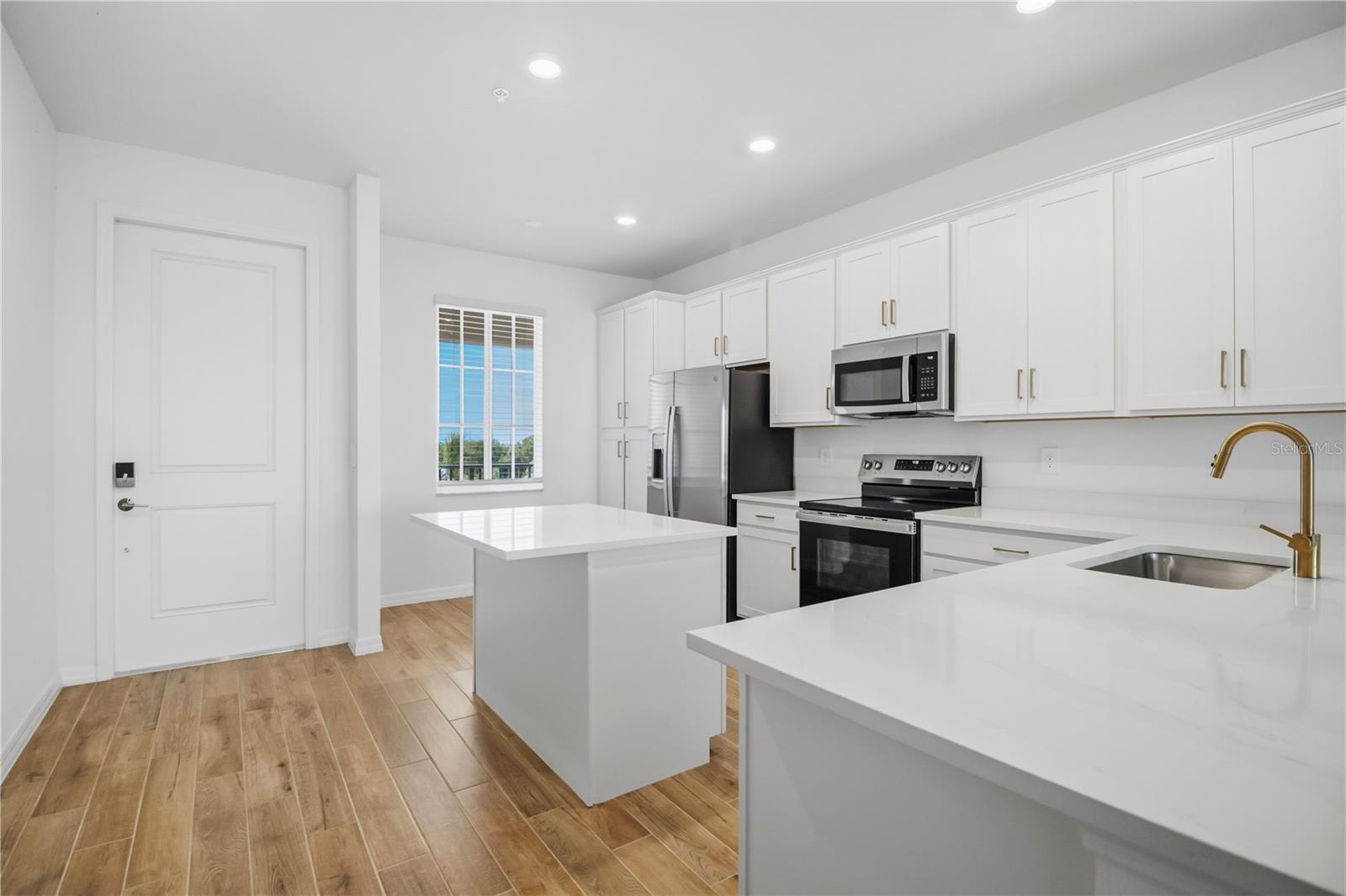 19116 SCALLOP LOOP #403, LAKEWOOD RANCH, FL, 34211