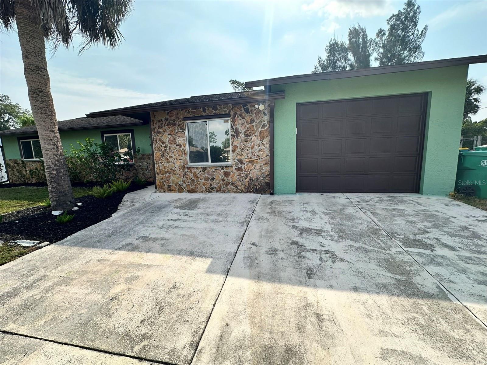 390 KENOVA ST, PORT CHARLOTTE, FL, 33954