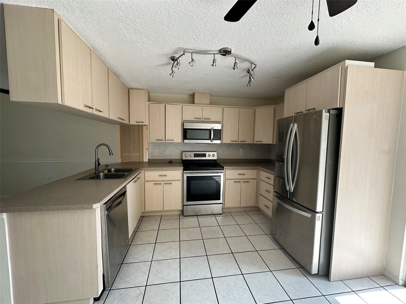 390 KENOVA ST, PORT CHARLOTTE, FL, 33954