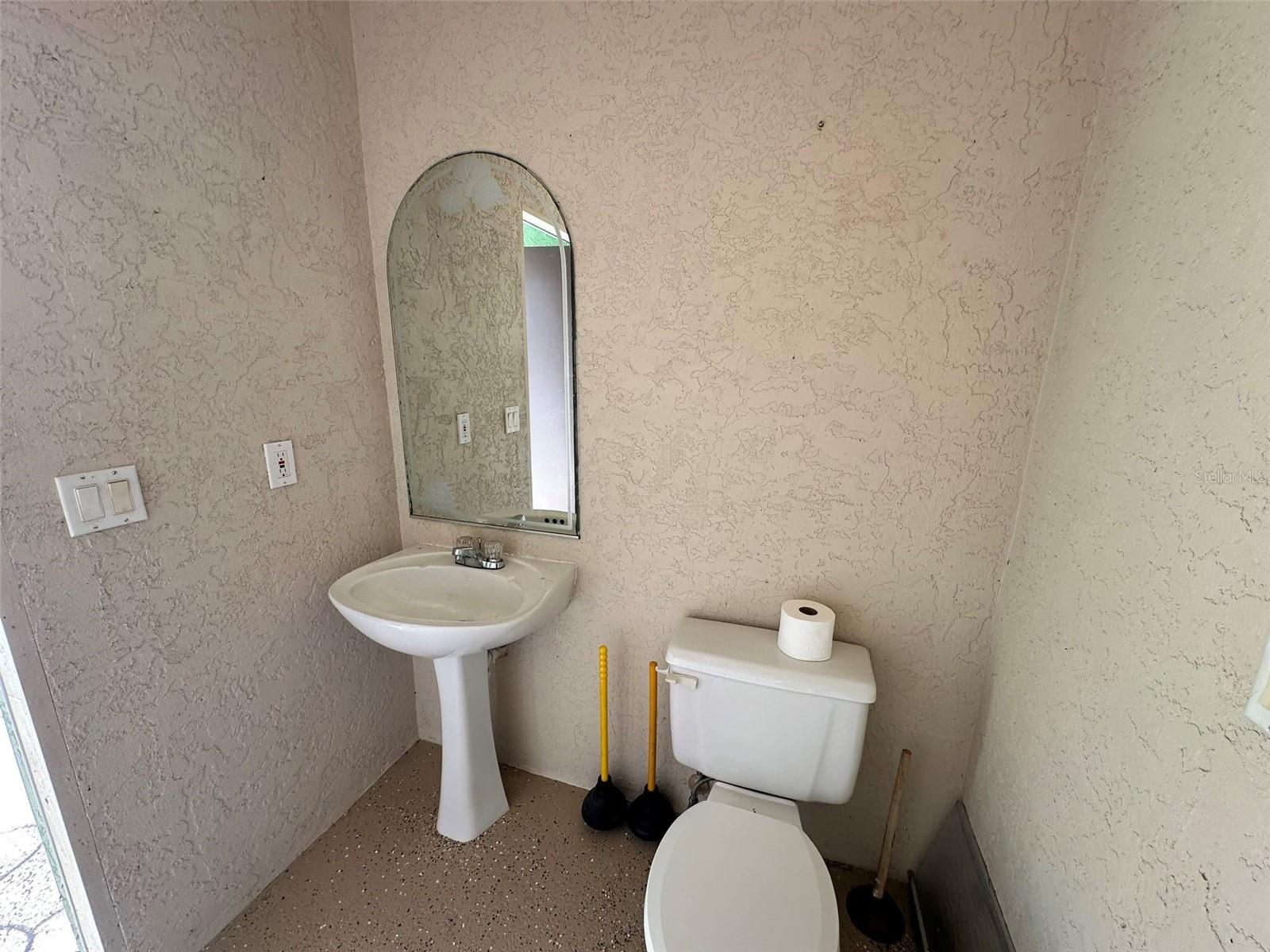 390 KENOVA ST, PORT CHARLOTTE, FL, 33954