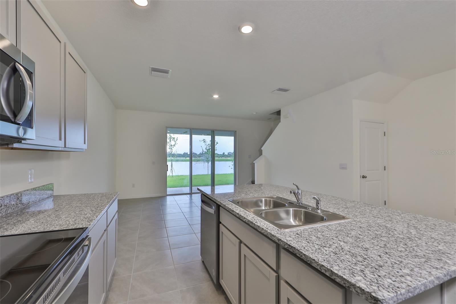 233 MANGROVE SHADE CIR, APOLLO BEACH, FL, 33572