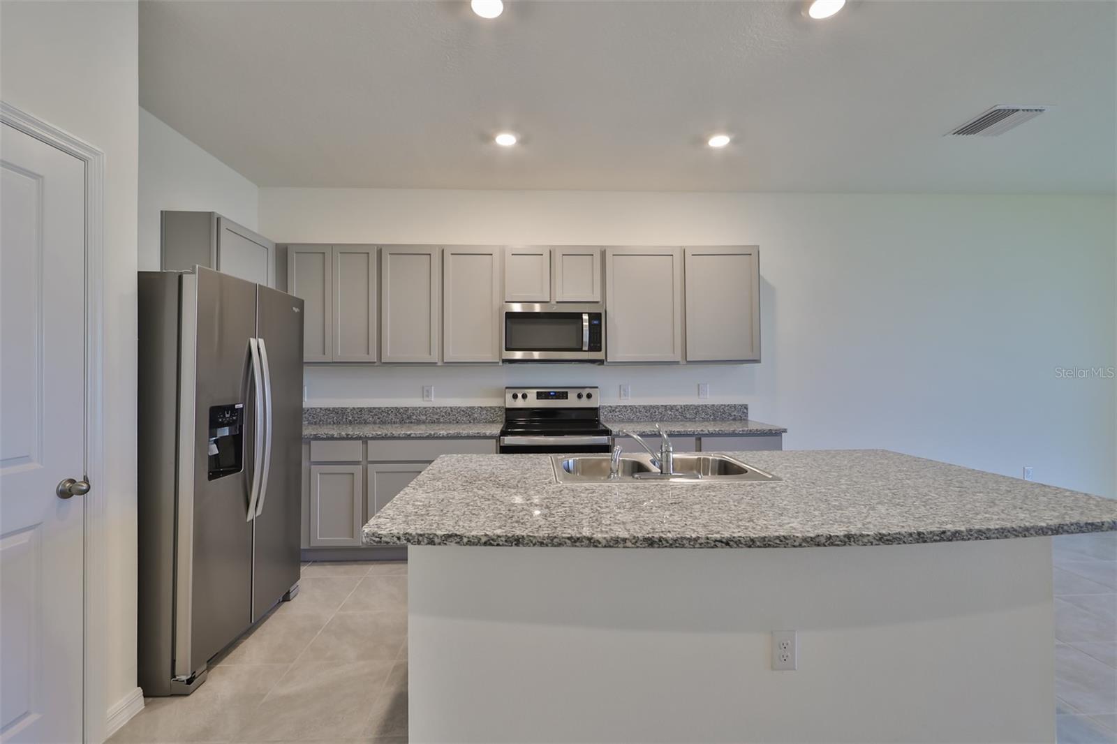 233 MANGROVE SHADE CIR, APOLLO BEACH, FL, 33572