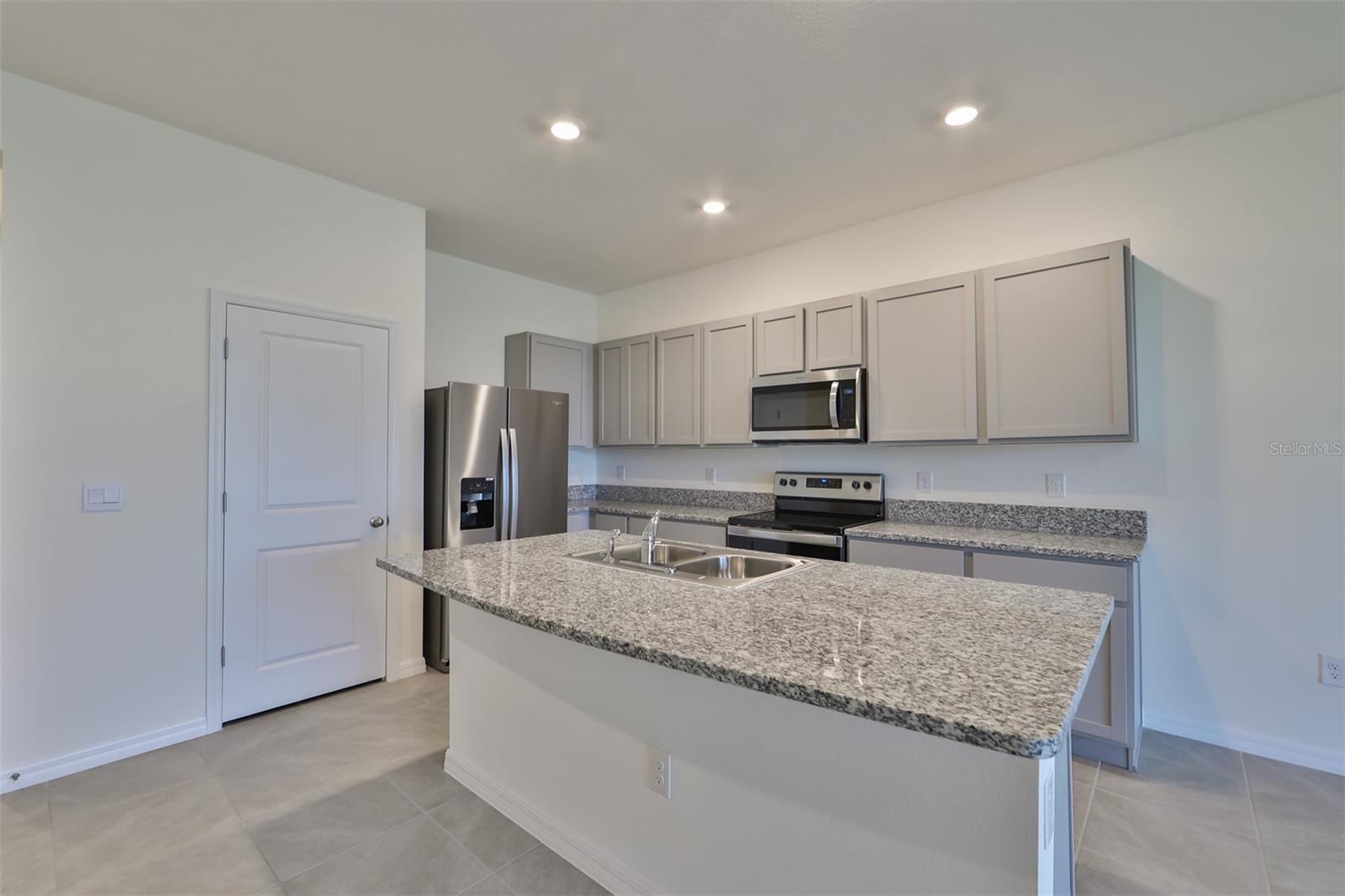 233 MANGROVE SHADE CIR, APOLLO BEACH, FL, 33572
