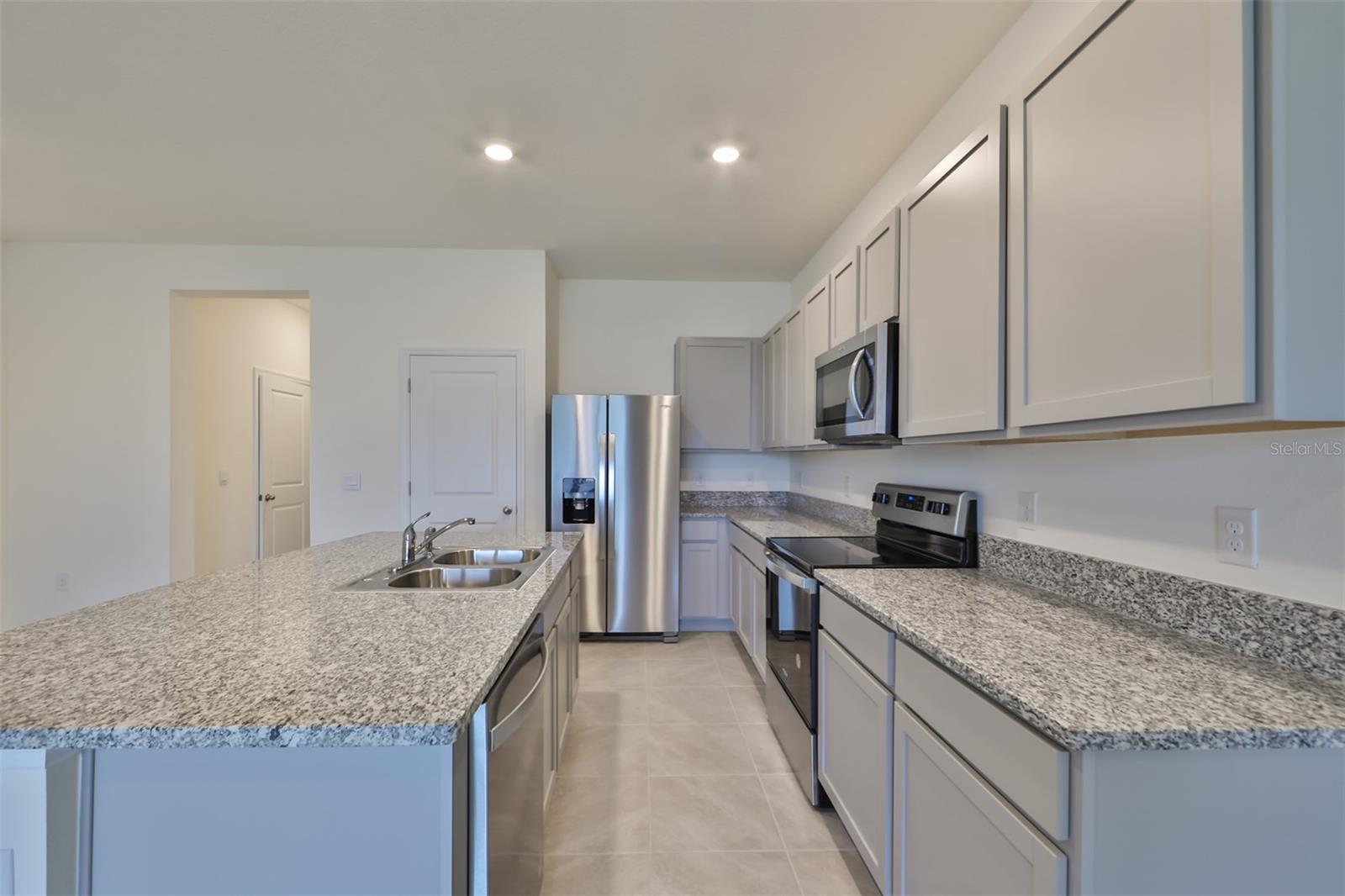 233 MANGROVE SHADE CIR, APOLLO BEACH, FL, 33572