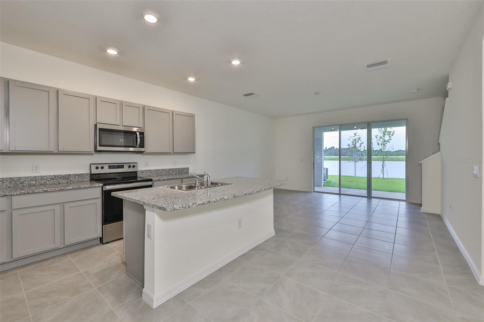 233 MANGROVE SHADE CIR, APOLLO BEACH, FL, 33572