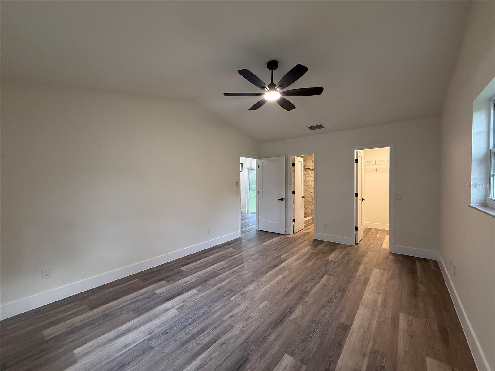 40233 PALM ST, LADY LAKE, FL, 32159