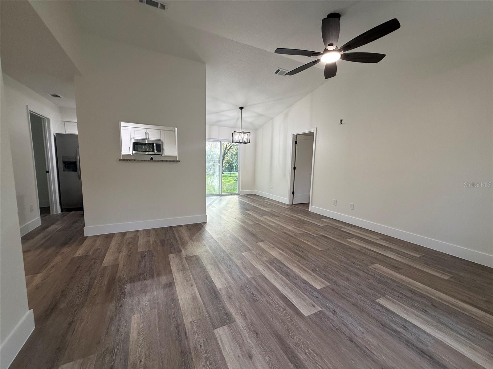 40233 PALM ST, LADY LAKE, FL, 32159