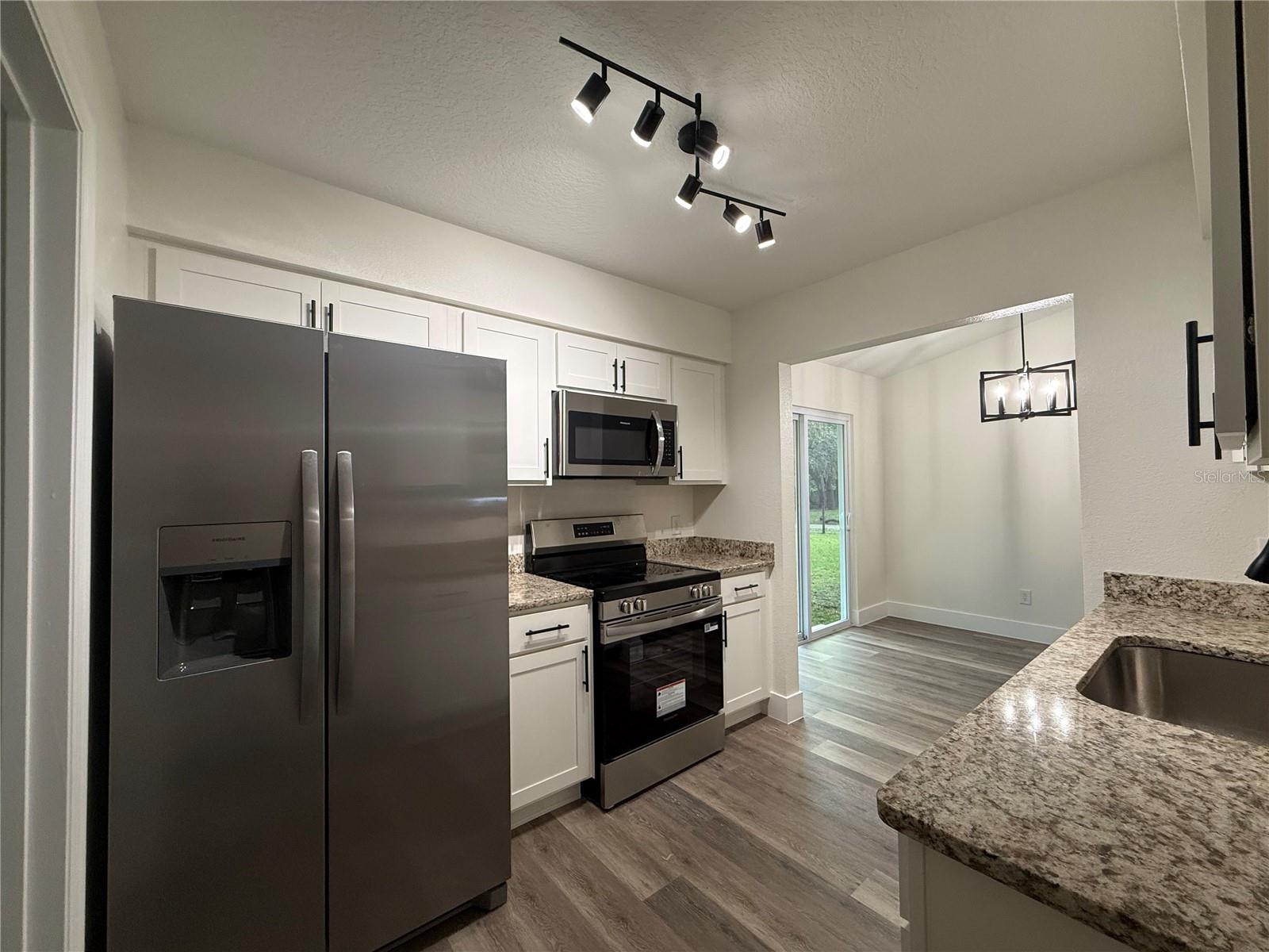 40233 PALM ST, LADY LAKE, FL, 32159
