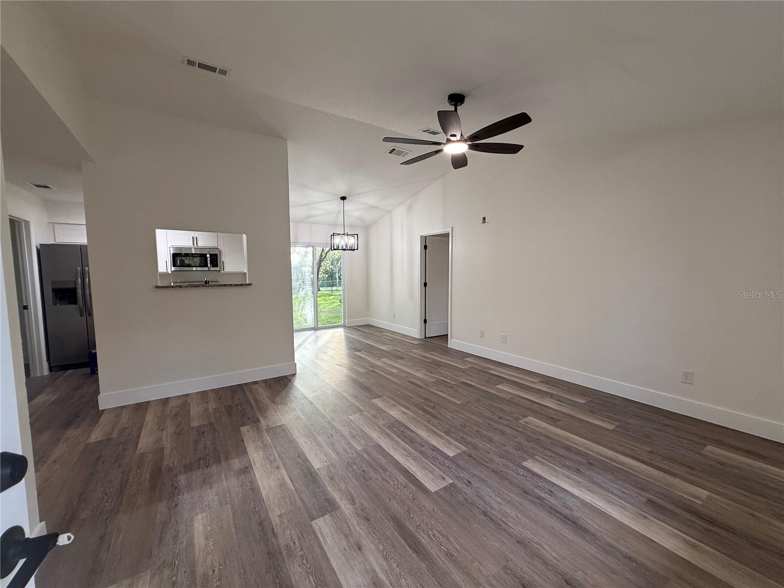 40233 PALM ST, LADY LAKE, FL, 32159