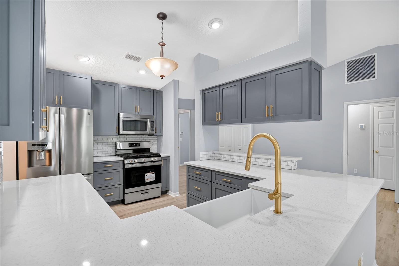 59 HOLLOW PINE DR, DEBARY, FL, 32713