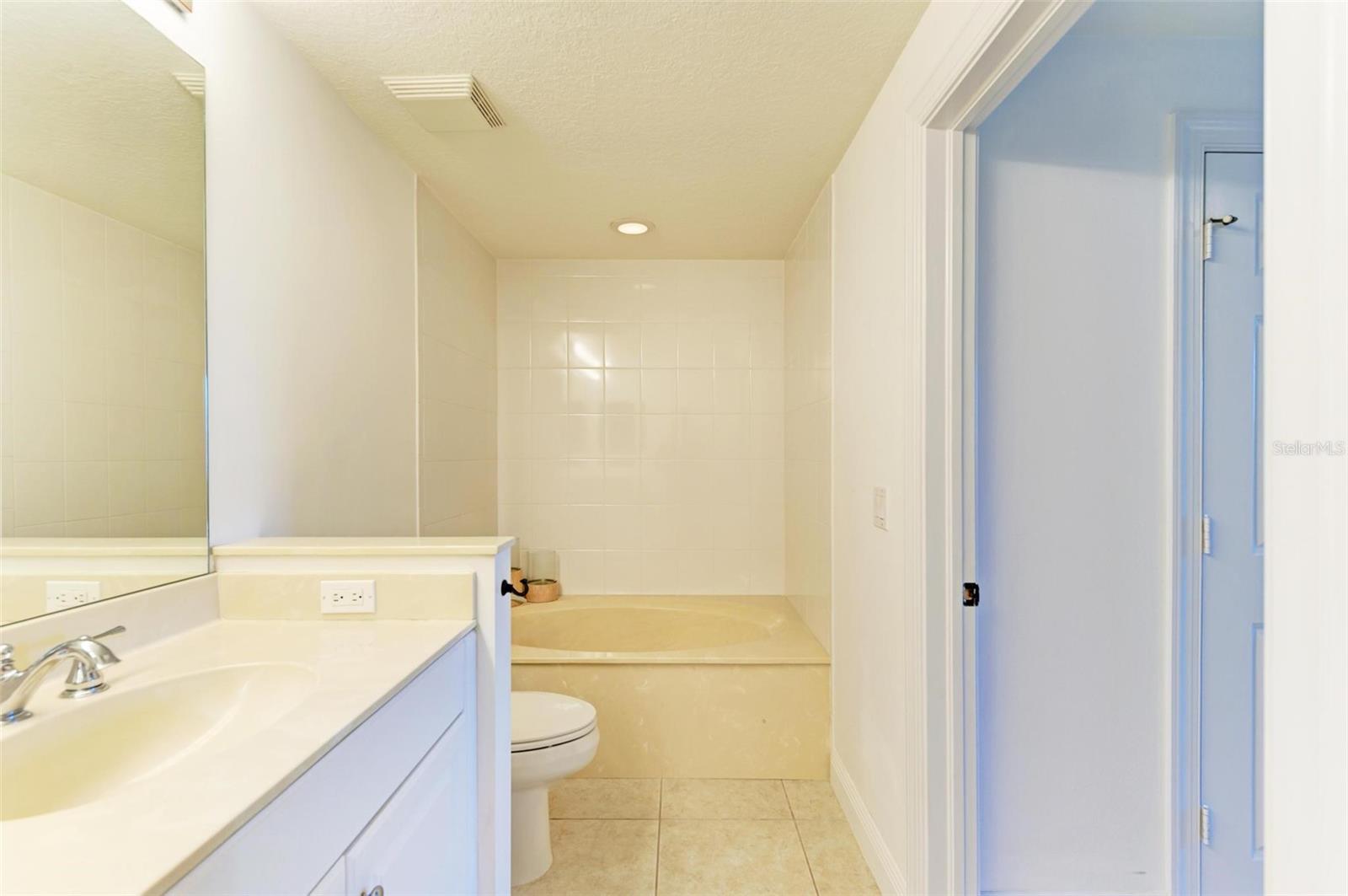 800 N TAMIAMI TRL #212, SARASOTA, FL, 34236