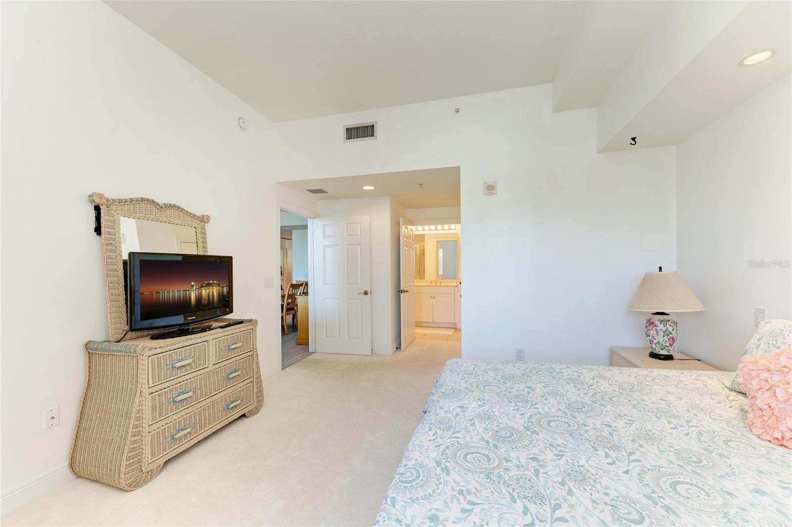 800 N TAMIAMI TRL #212, SARASOTA, FL, 34236