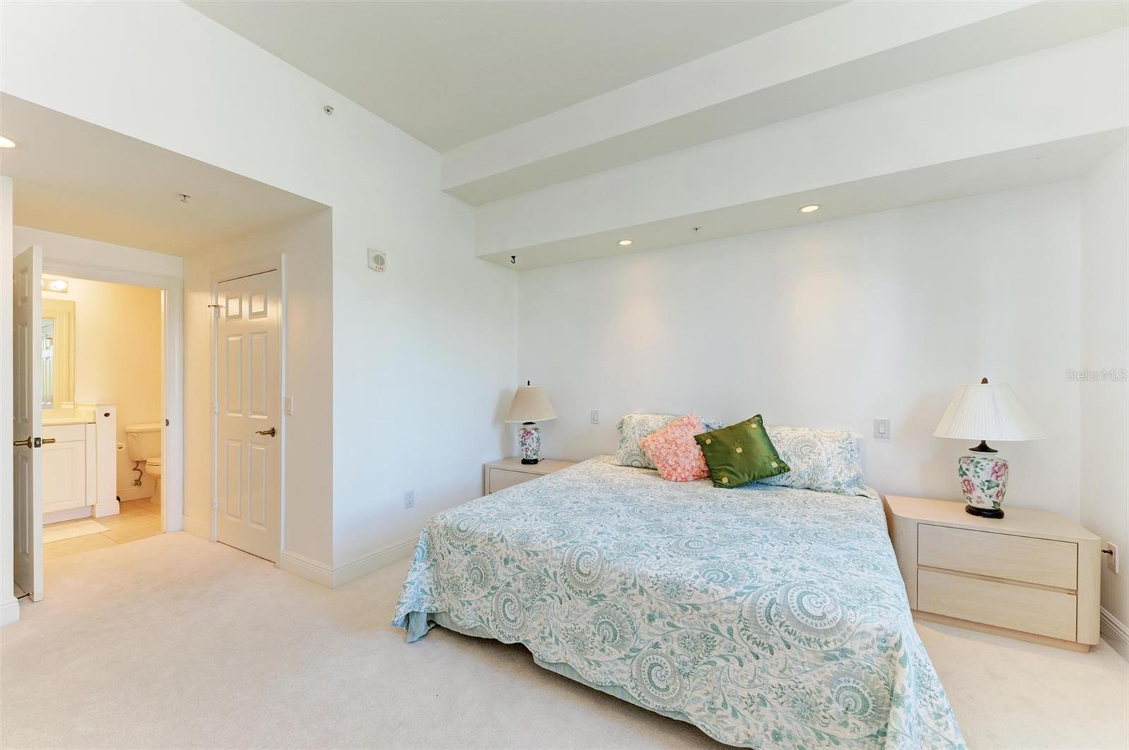 800 N TAMIAMI TRL #212, SARASOTA, FL, 34236