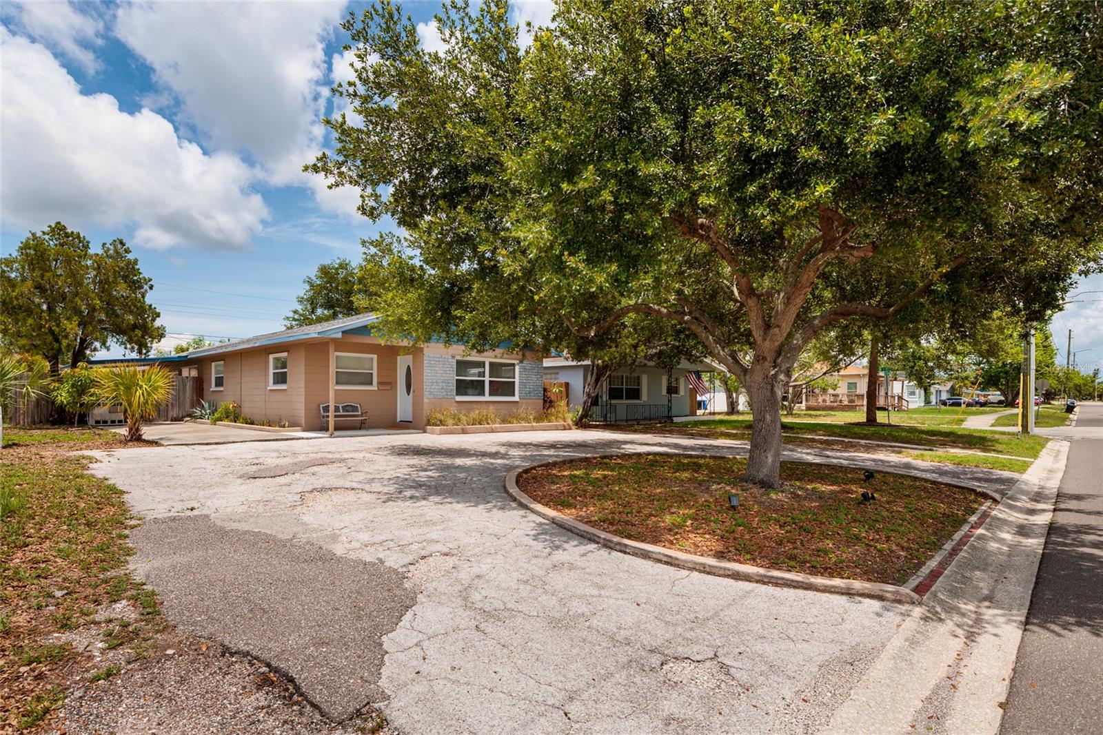 511 74TH AVE N, ST PETERSBURG, FL, 33702