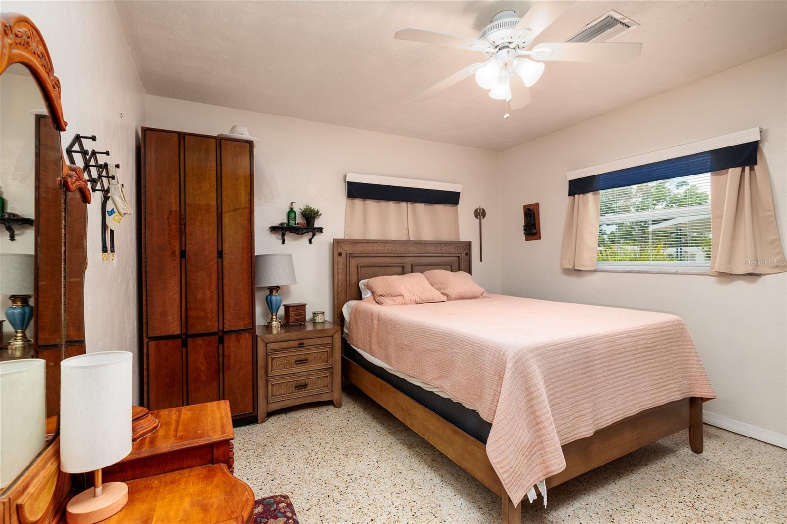 511 74TH AVE N, ST PETERSBURG, FL, 33702