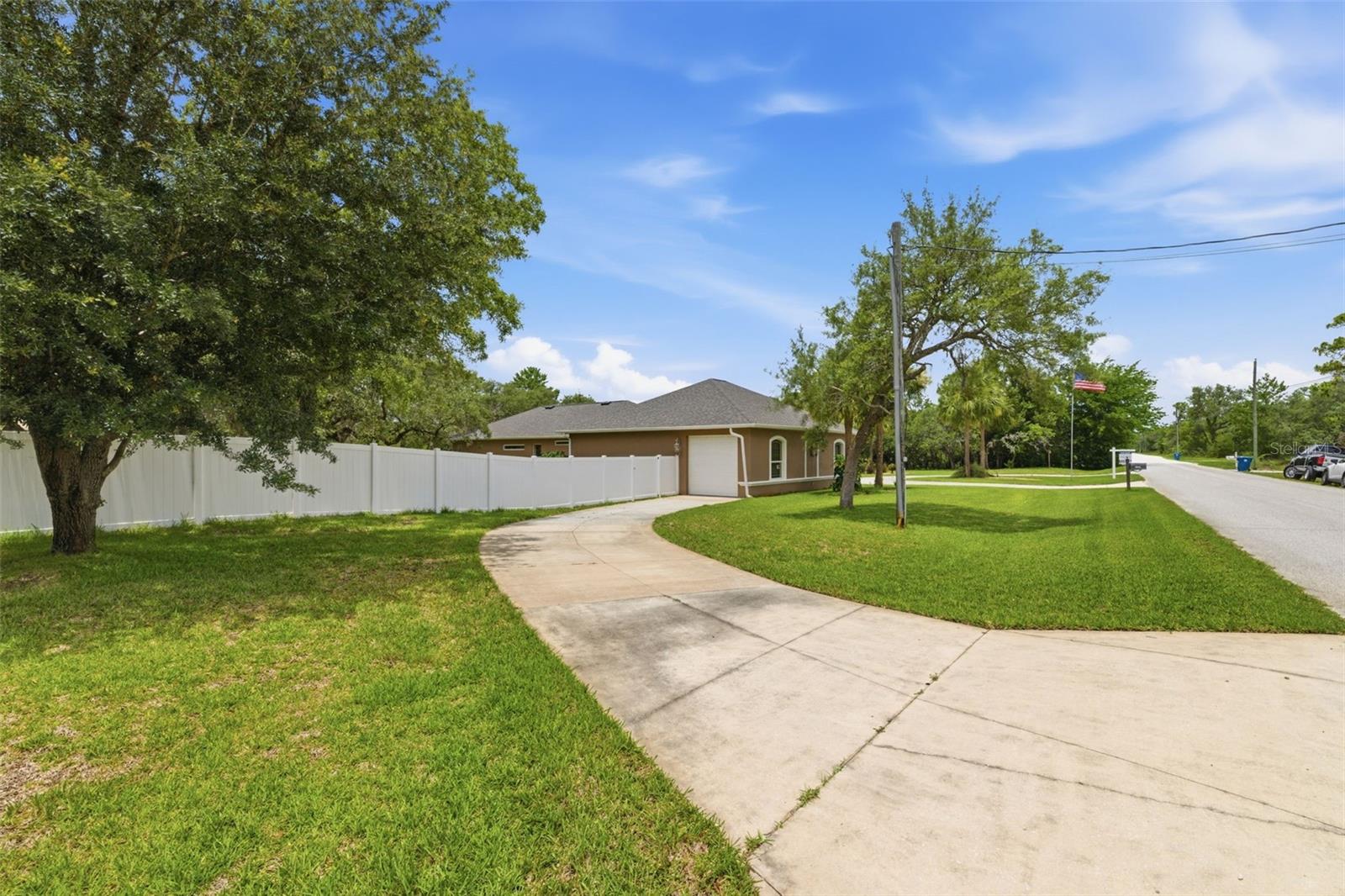 11145 MOUNTAIN MOCKINGBIRD RD, WEEKI WACHEE, FL, 34614
