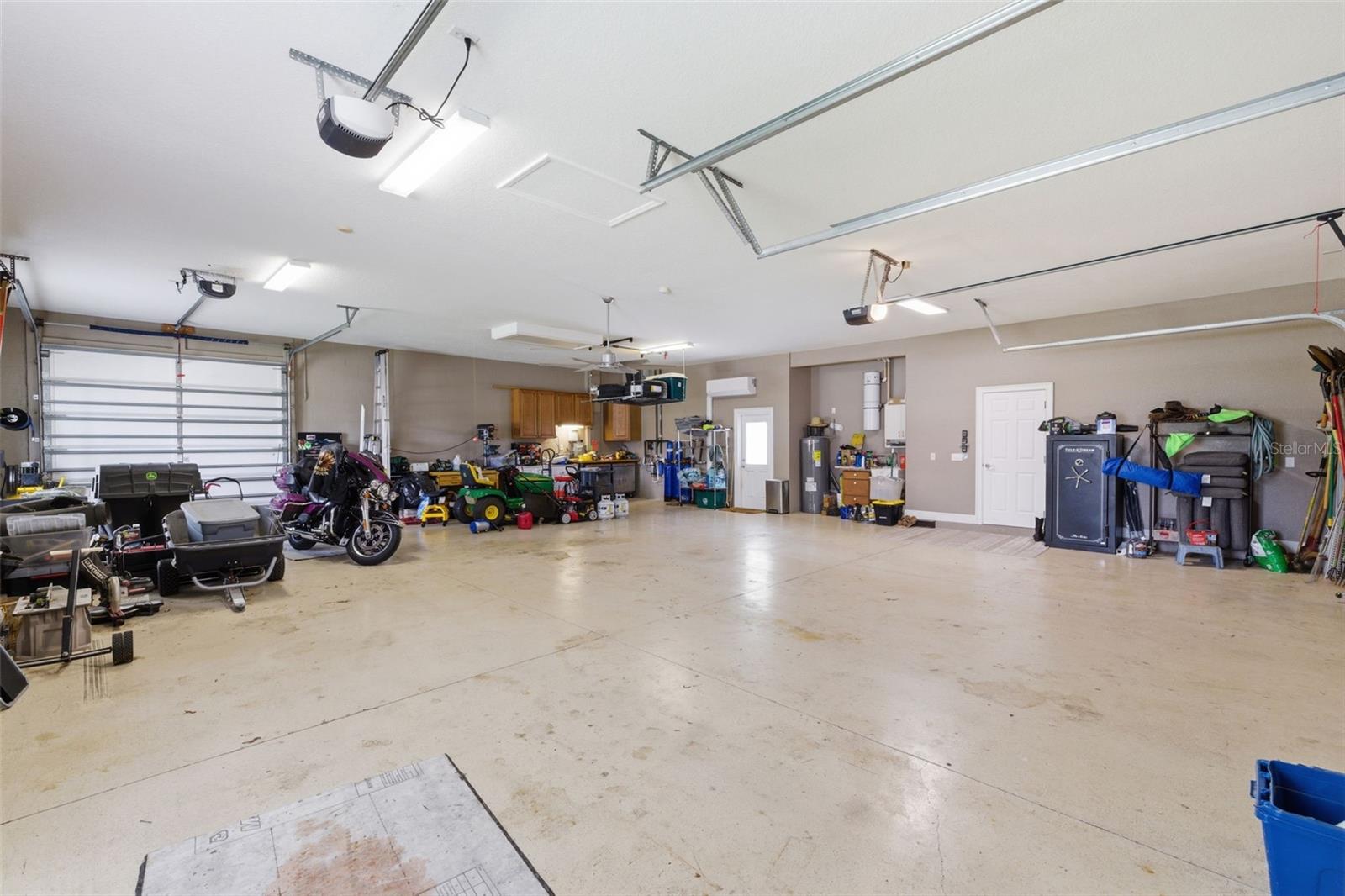 11145 MOUNTAIN MOCKINGBIRD RD, WEEKI WACHEE, FL, 34614