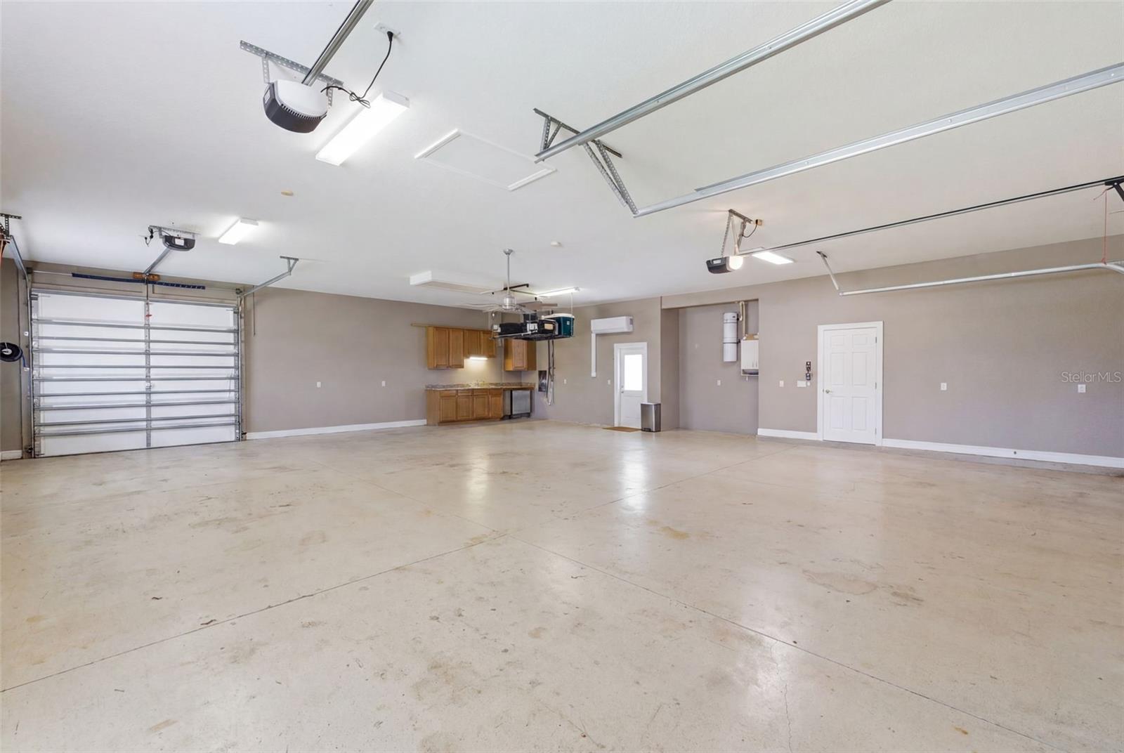 11145 MOUNTAIN MOCKINGBIRD RD, WEEKI WACHEE, FL, 34614