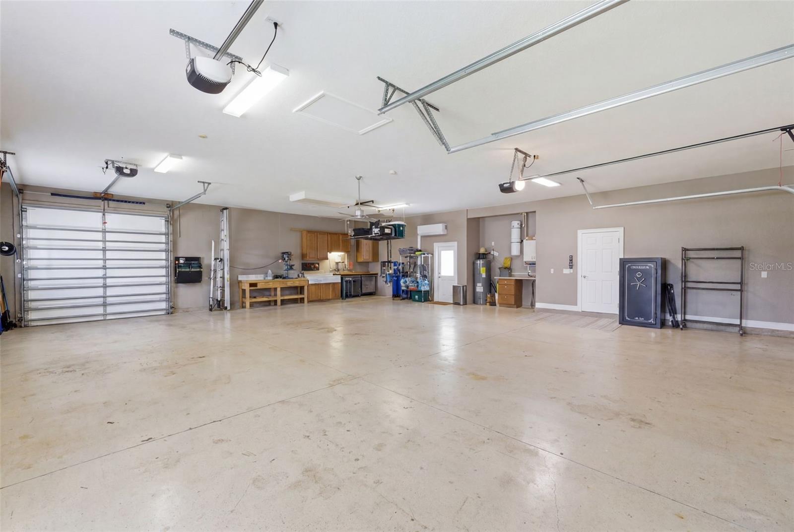 11145 MOUNTAIN MOCKINGBIRD RD, WEEKI WACHEE, FL, 34614
