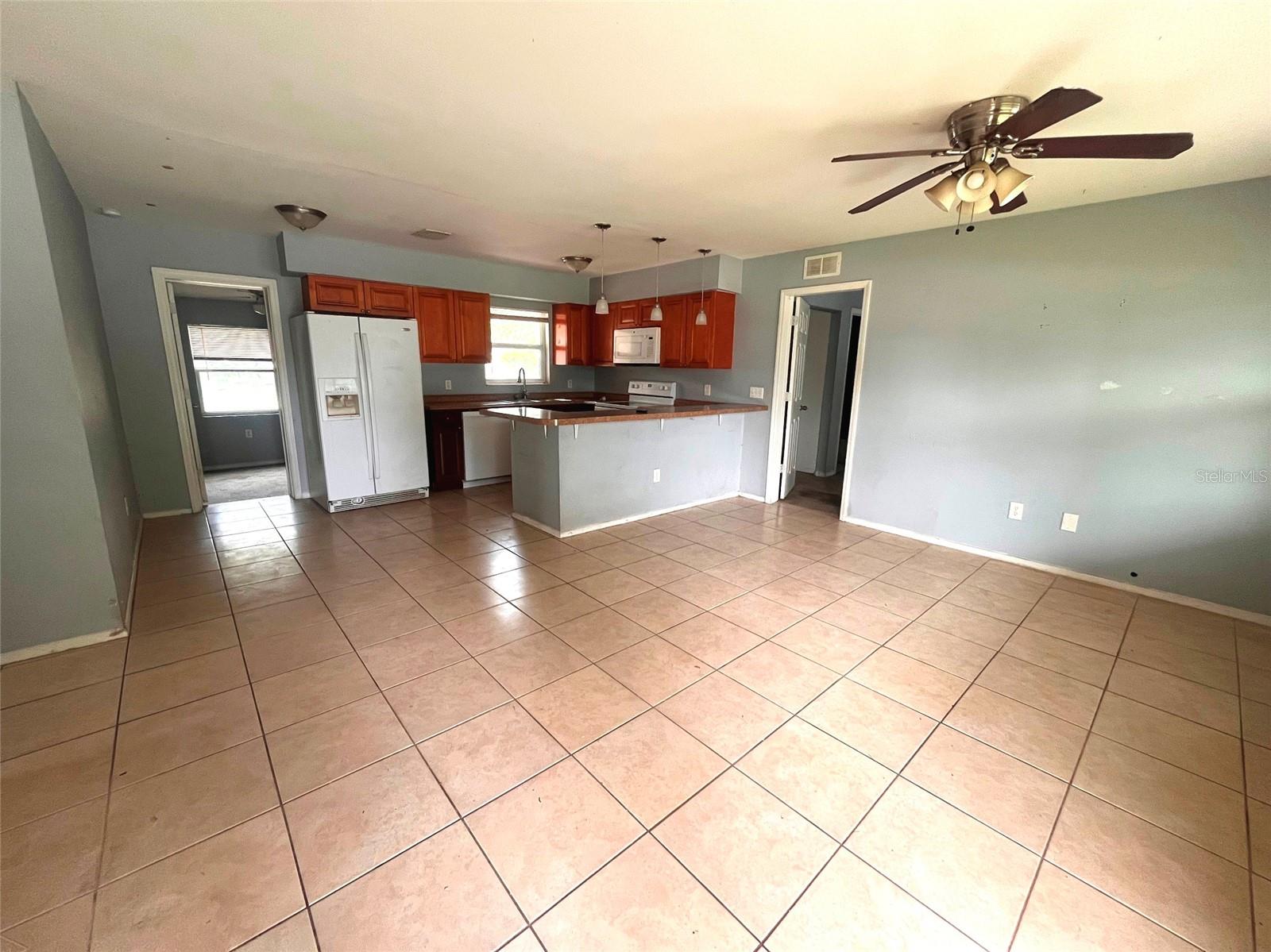731 LAKESIDE DR, LARGO, FL, 33778
