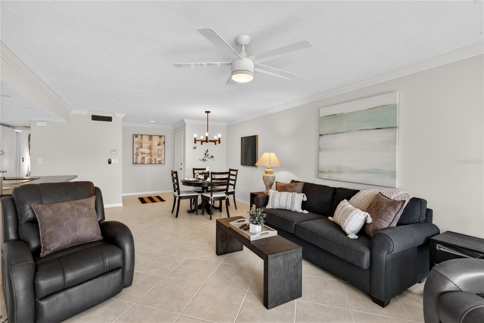 1128 W PEPPERTREE LN #111, SARASOTA, FL, 34242