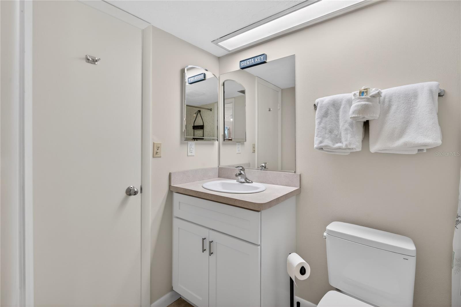 1128 W PEPPERTREE LN #111, SARASOTA, FL, 34242