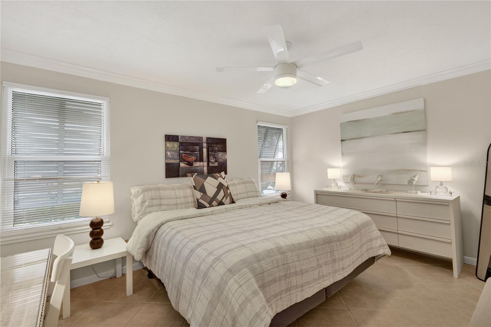 1128 W PEPPERTREE LN #111, SARASOTA, FL, 34242