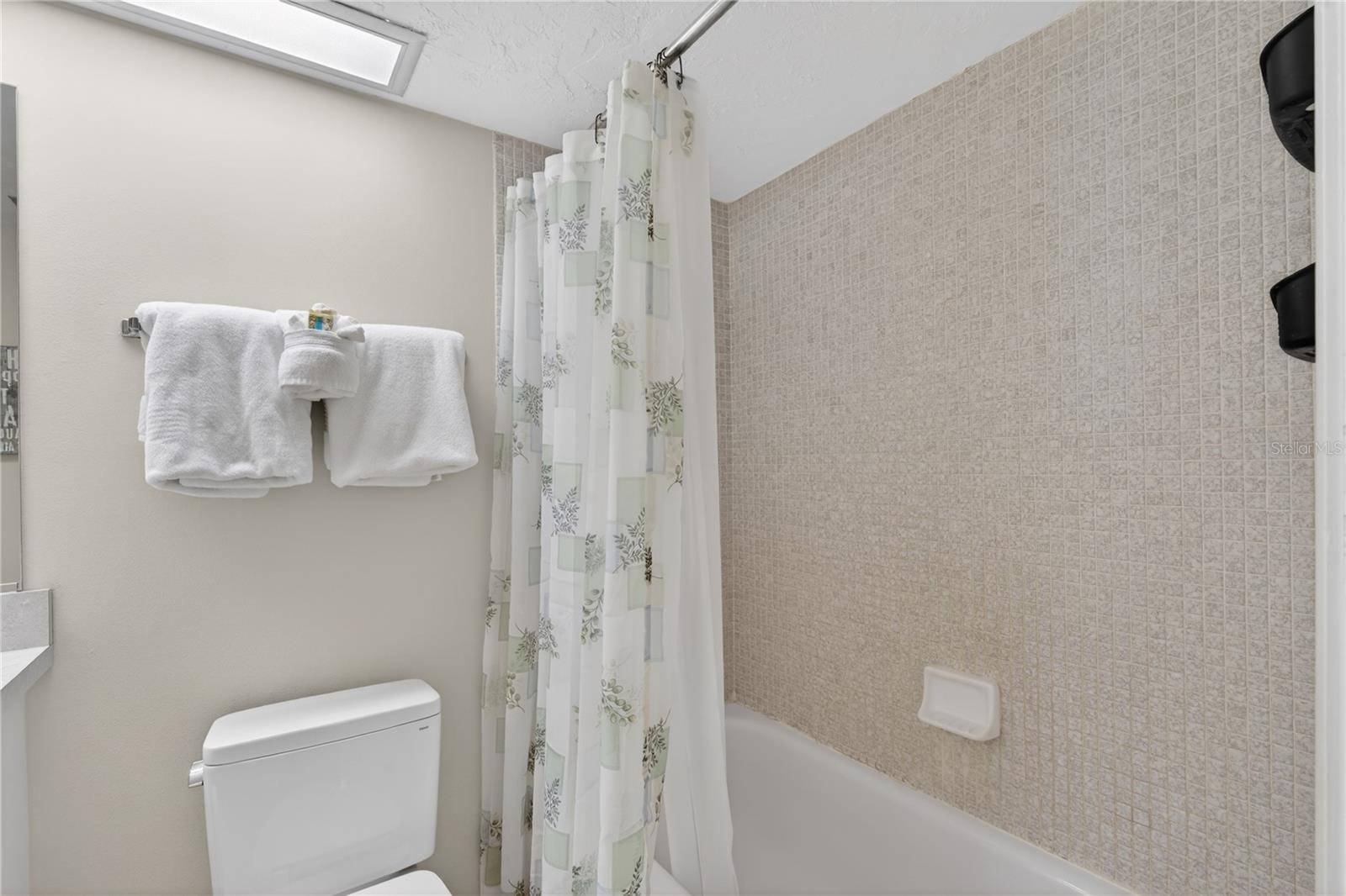 1128 W PEPPERTREE LN #111, SARASOTA, FL, 34242