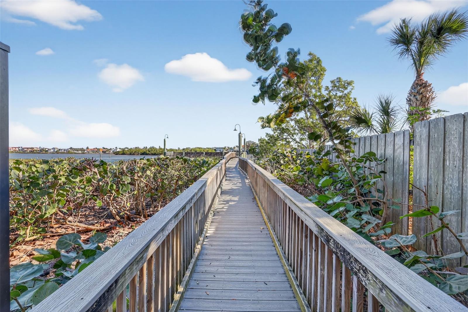 1128 W PEPPERTREE LN #111, SARASOTA, FL, 34242