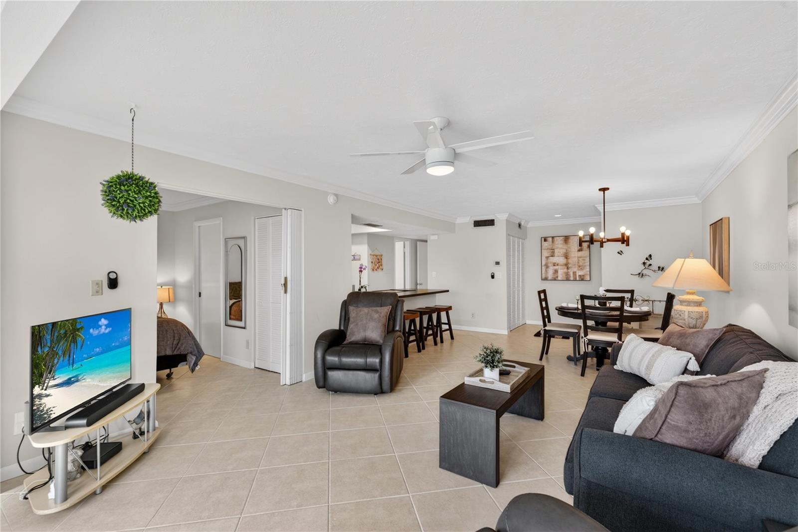 1128 W PEPPERTREE LN #111, SARASOTA, FL, 34242