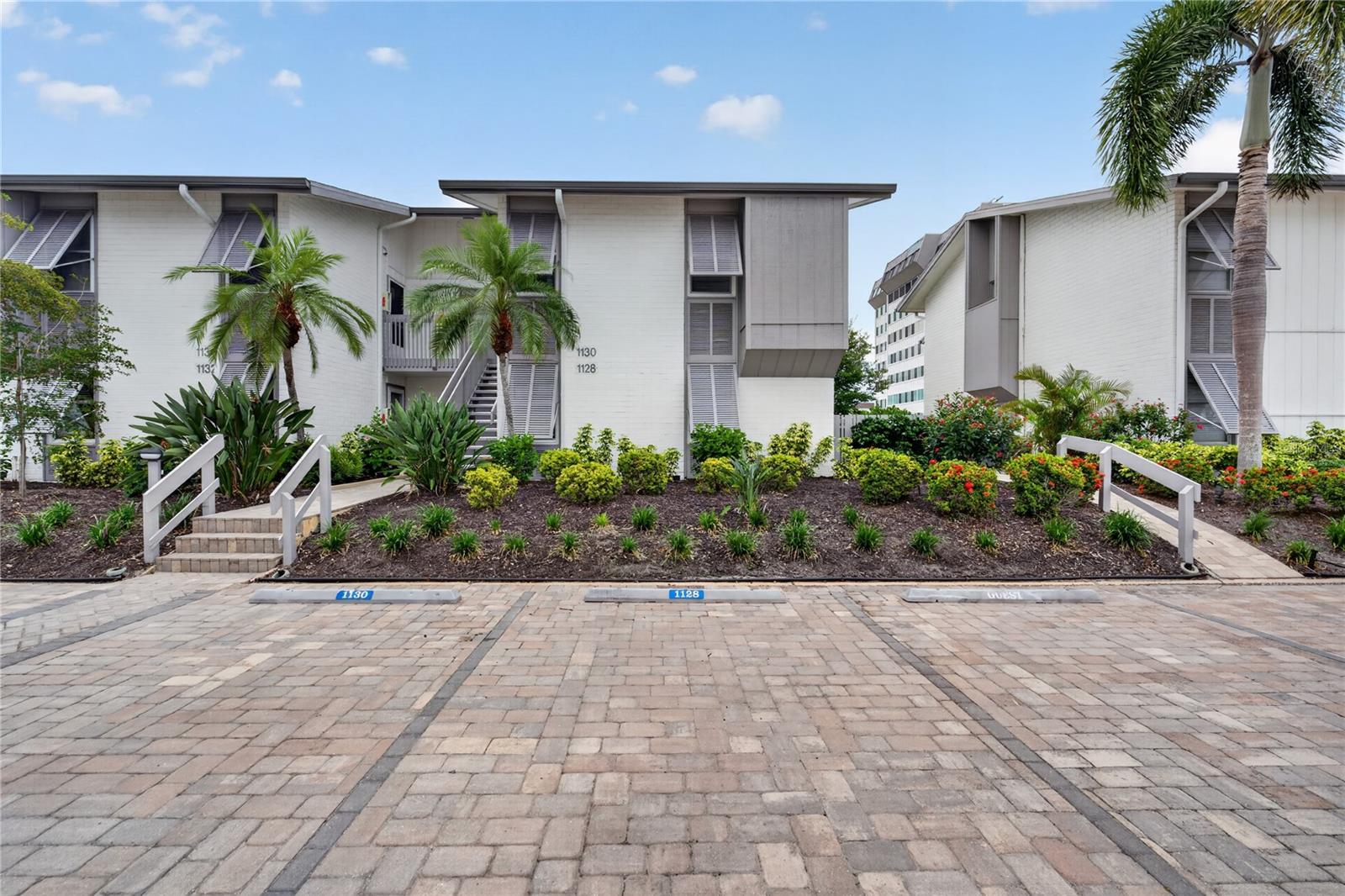 1128 W PEPPERTREE LN #111, SARASOTA, FL, 34242