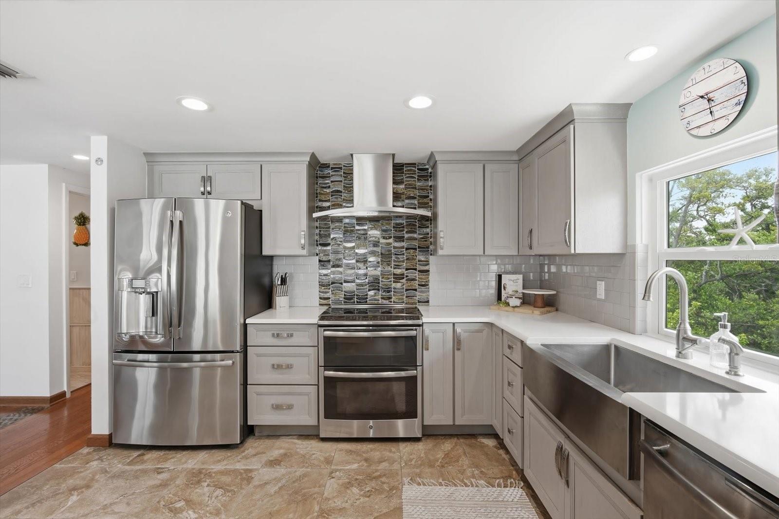2811 AVENUE C, HOLMES BEACH, FL, 34217
