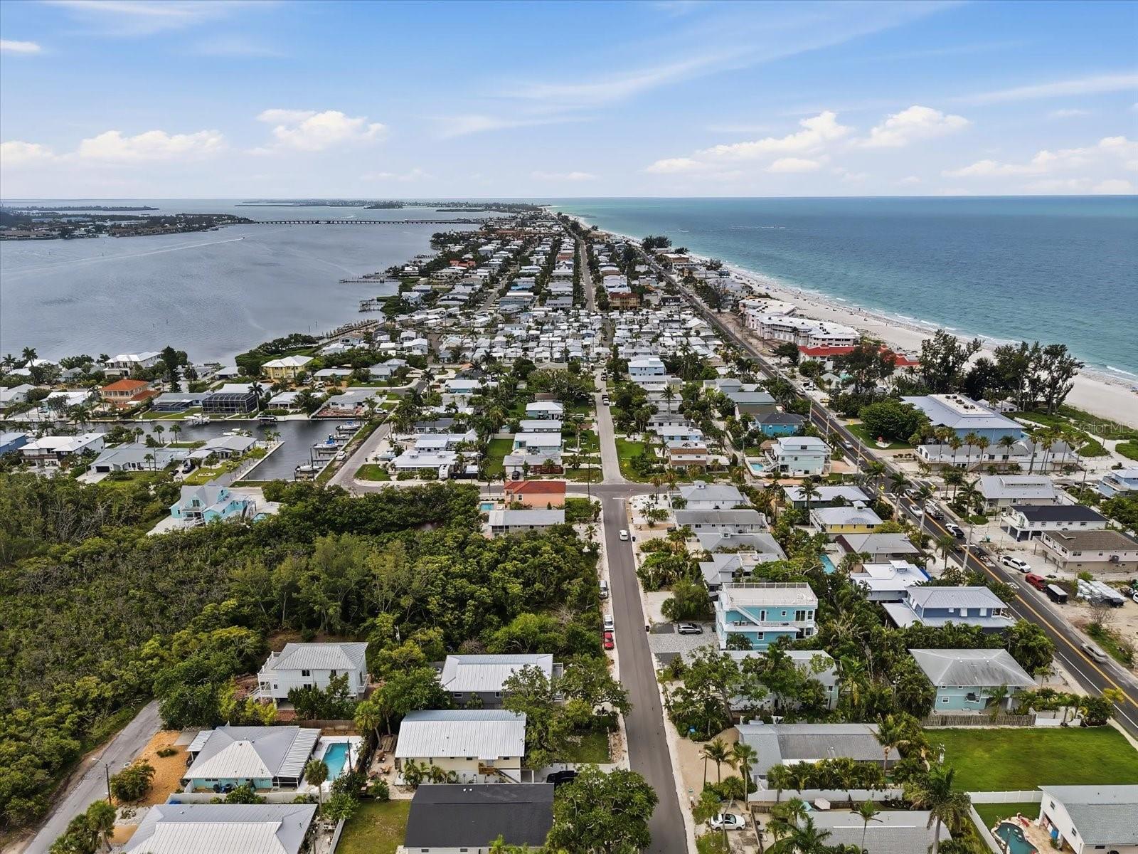 2811 AVENUE C, HOLMES BEACH, FL, 34217