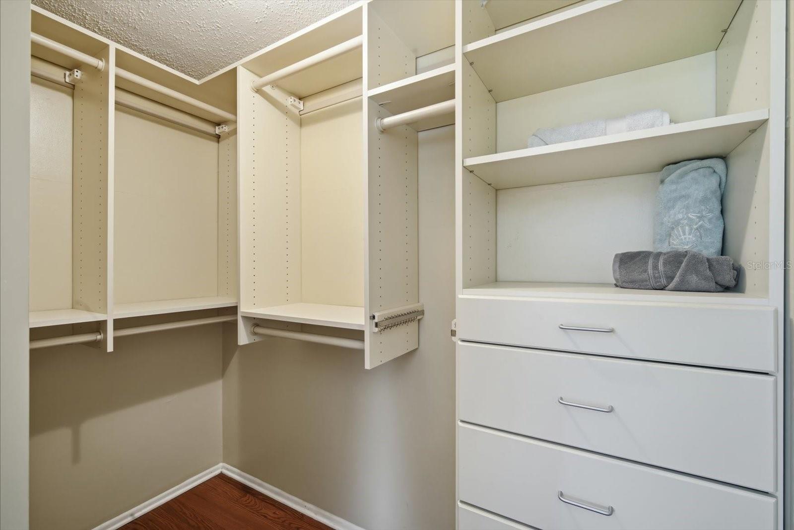 2811 AVENUE C, HOLMES BEACH, FL, 34217