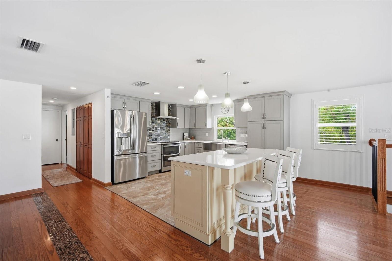 2811 AVENUE C, HOLMES BEACH, FL, 34217