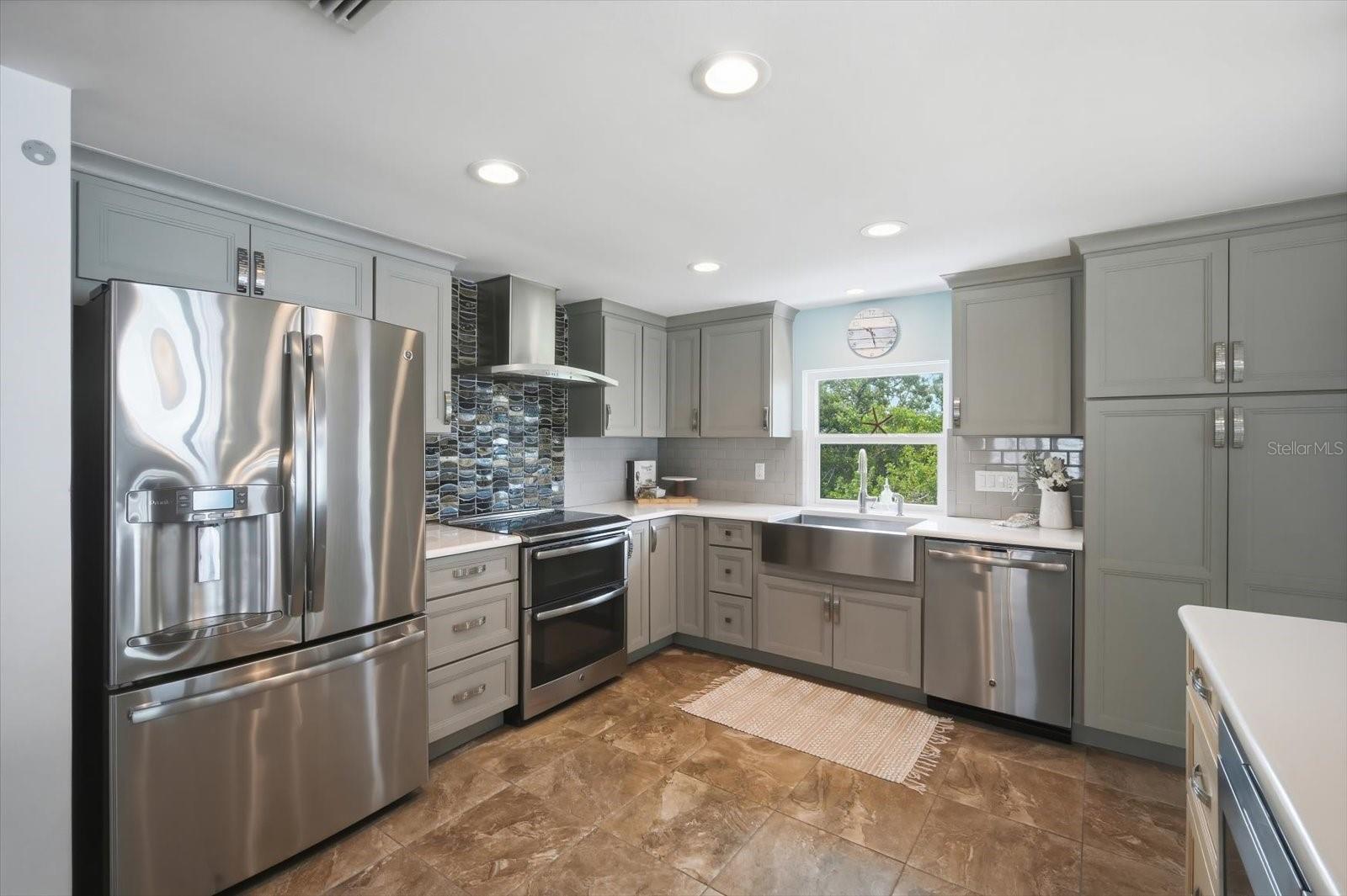 2811 AVENUE C, HOLMES BEACH, FL, 34217