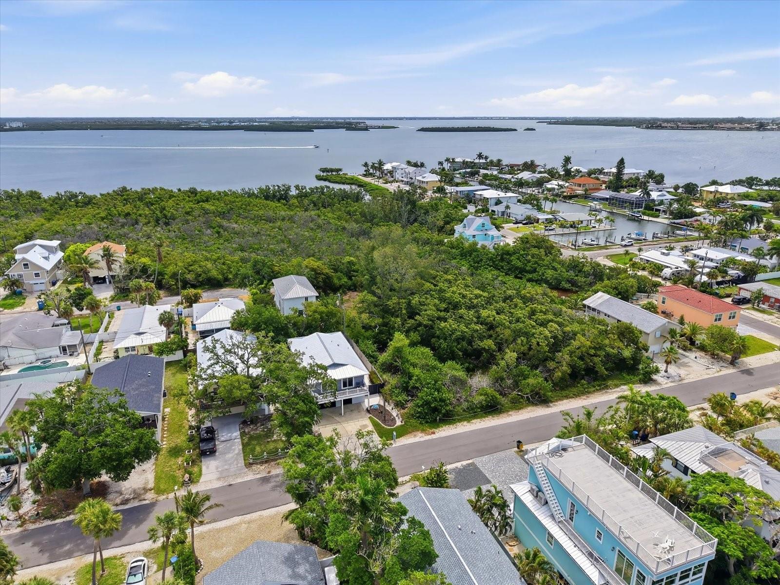 2811 AVENUE C, HOLMES BEACH, FL, 34217