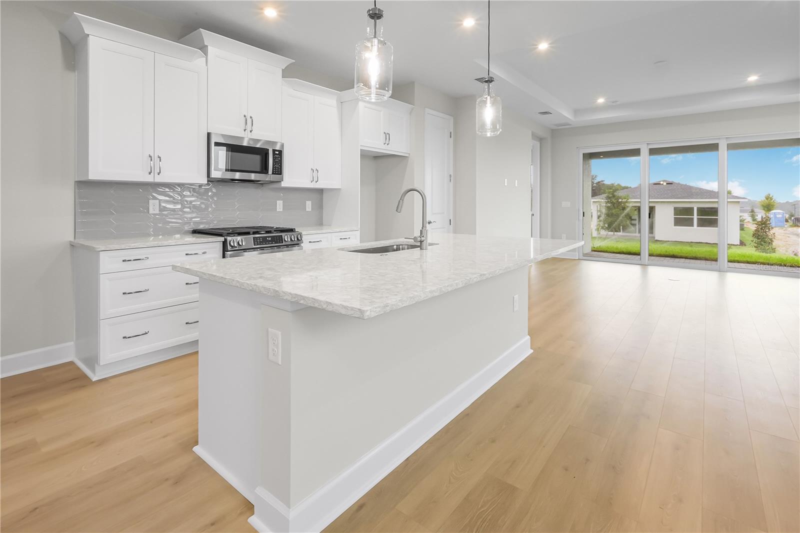 570 HAMMOCK OAKS BLVD, LADY LAKE, FL, 32159