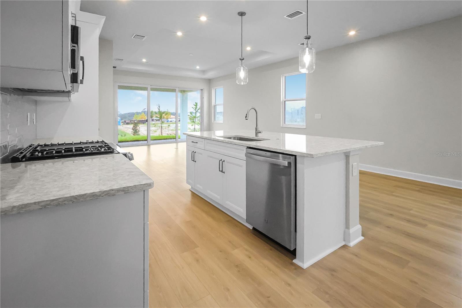 570 HAMMOCK OAKS BLVD, LADY LAKE, FL, 32159