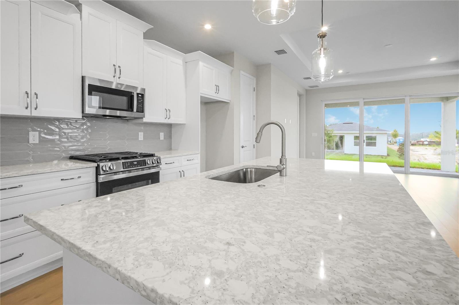 570 HAMMOCK OAKS BLVD, LADY LAKE, FL, 32159