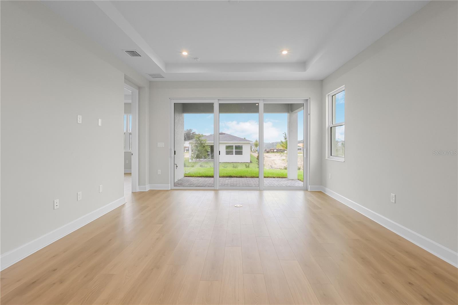 570 HAMMOCK OAKS BLVD, LADY LAKE, FL, 32159